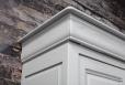 Bassette 2 portes 3 tiroirs réalisée en Chêne Massif de style Louis Philippe Finition Gris Perle légèrement patiné SEULEMENT 1 DISPONIBLE