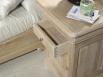 Chevet 1 porte 2 tiroirs Guillaume ralis en Chne Massif de style Louis Philippe Finition chne Bross Blanchi