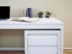 Bureau Contemporain en chne accompagn de son caisson de 3 tiroirs sur roulettes